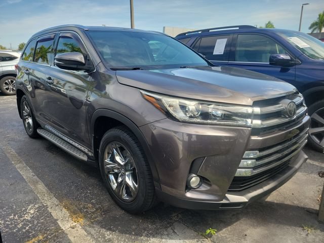 Used 2017 Toyota Highlander Limited Platinum FWD image 2