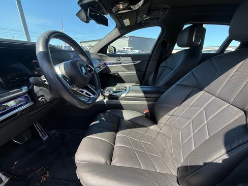 Used 2024 BMW 740i xDrive image 7