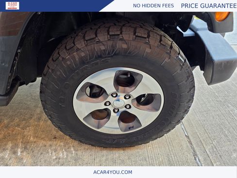 Used 2017 Jeep Wrangler Unlimited Sahara w/ Dual Top Group AWD/4WD image 30