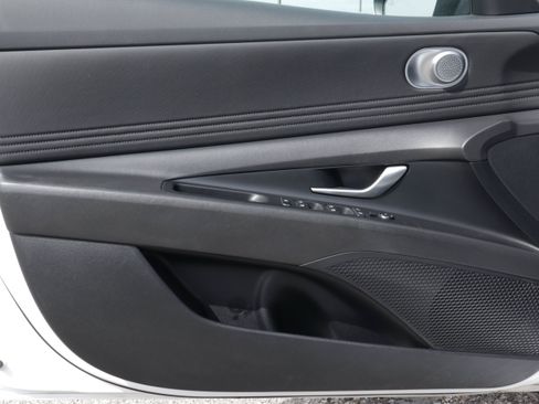 Used 2024 Hyundai Elantra Limited FWD image 13