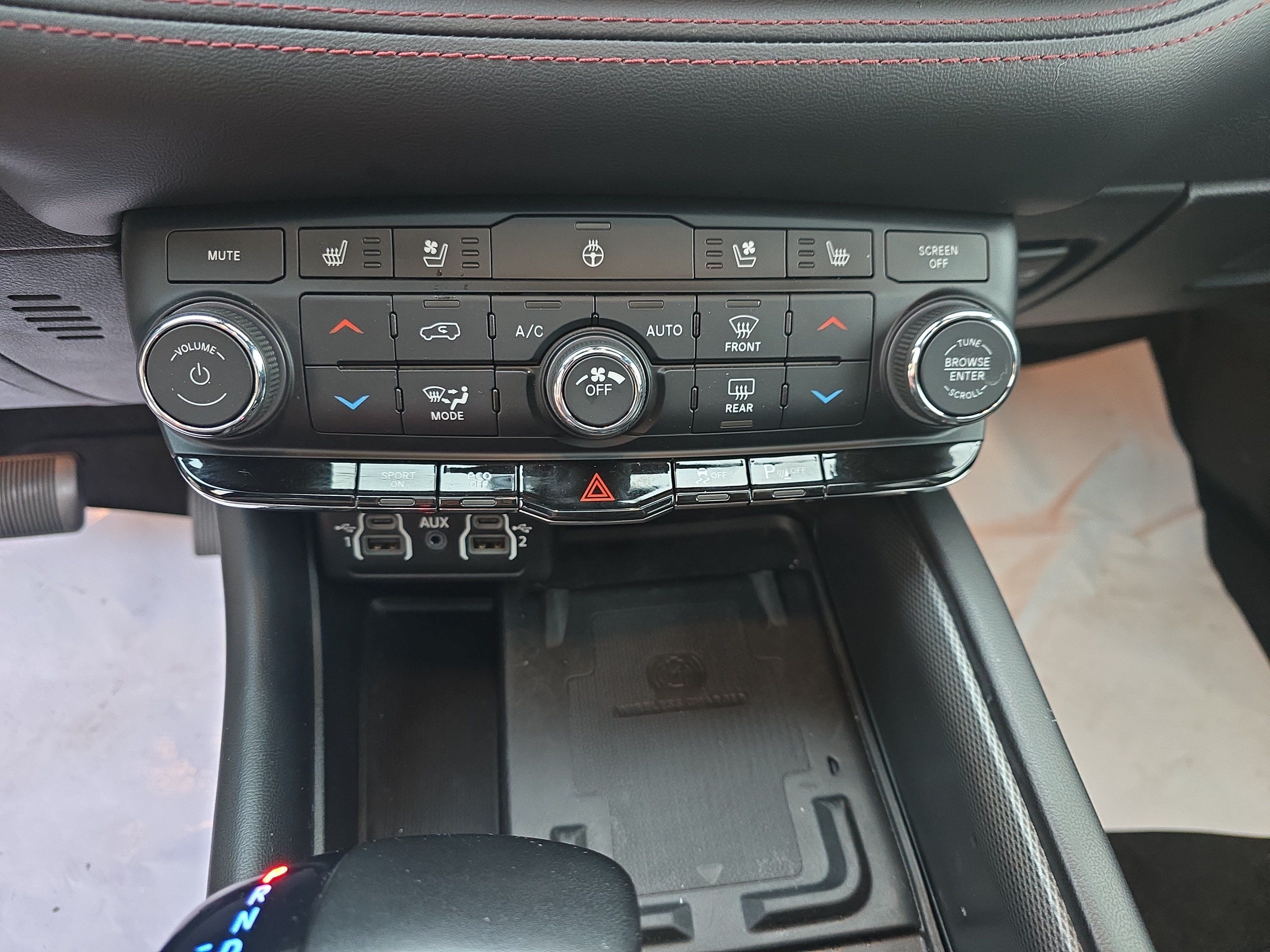 Used 2025 Dodge Durango GT AWD/4WD image 36
