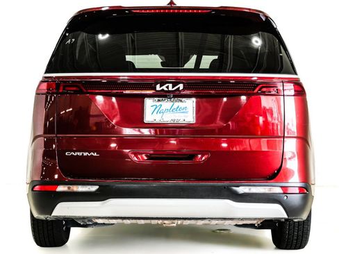 Used 2024 Kia Carnival LX FWD image 7