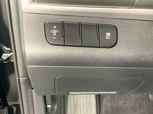 Used 2019 Hyundai Elantra SE w/ Winter Weather Package FWD image 16