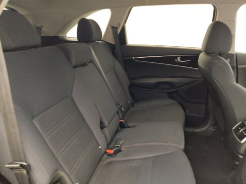 Used 2020 Kia Sorento FWD V6 image 19