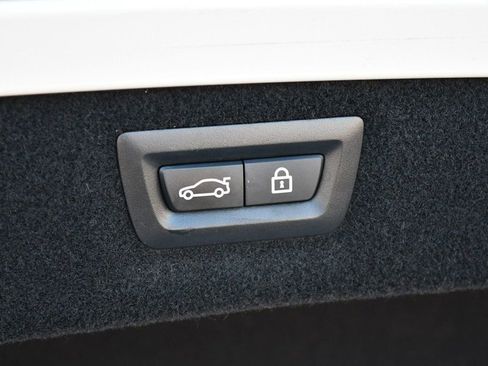 Used 2021 BMW 840i Convertible w/ M Sport Package image 18