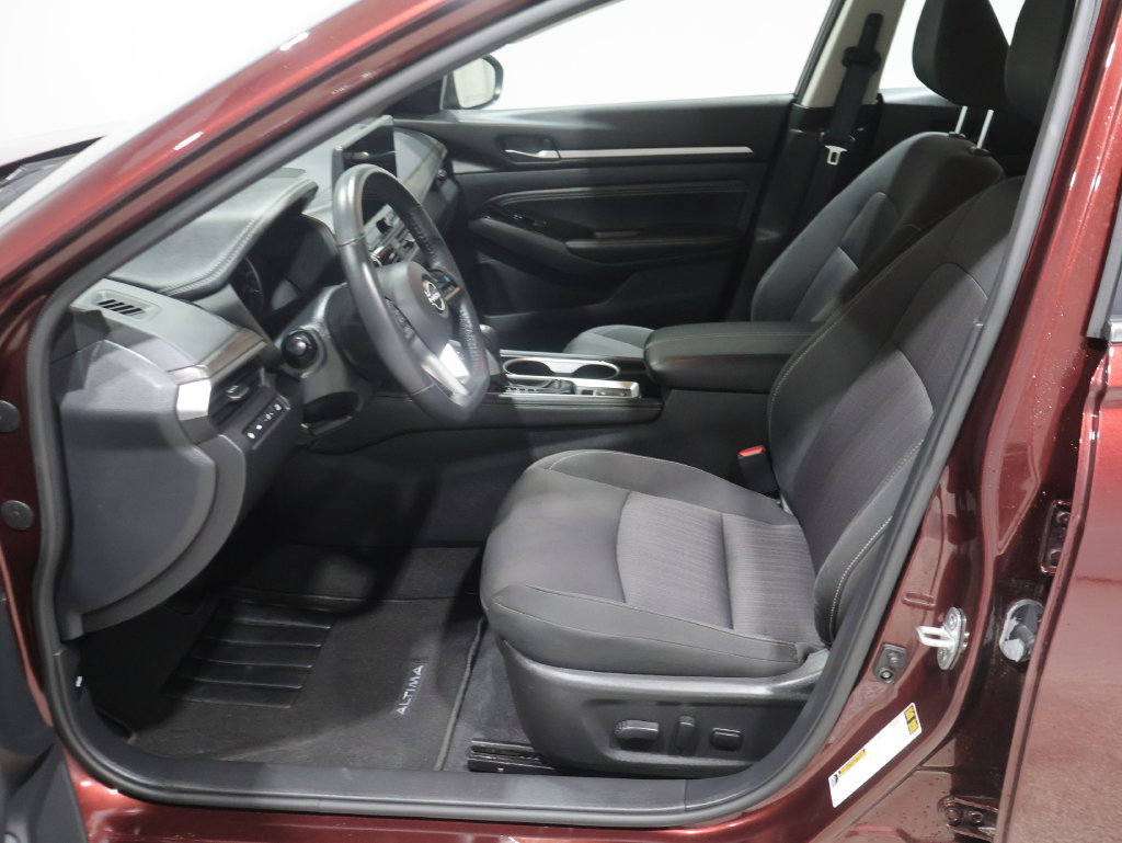 Used 2023 Nissan Altima 2.5 SV w/ SV Premium Package AWD/4WD image 9