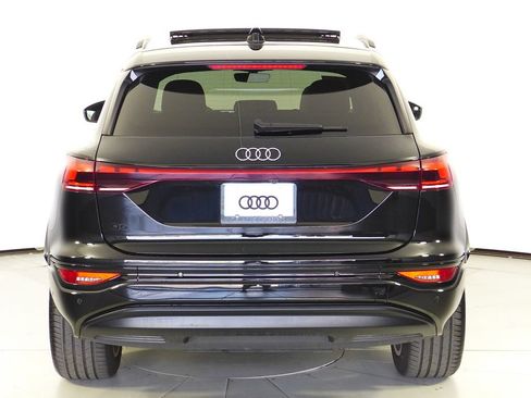 Used 2025 Audi Q6 e-tron Premium w/ 20" Wheel Package image 8