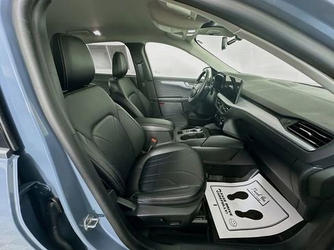 Used 2025 Ford Escape Platinum w/ Premium Technology Package image 34