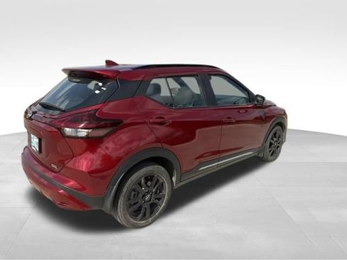 Used 2022 Nissan Kicks SR FWD image 3