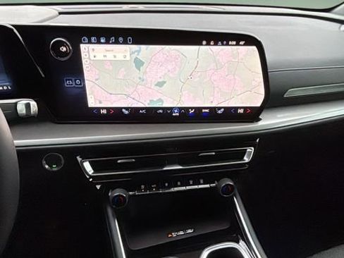 Used 2026 Chevrolet Traverse LT w/ Driver Confidence Package image 25