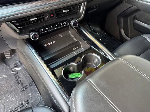 Used 2025 Chevrolet Tahoe LT RWD image 19