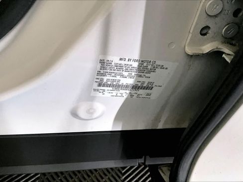 Used 2014 Lincoln MKS AWD w/ Equipment Group 101A image 31
