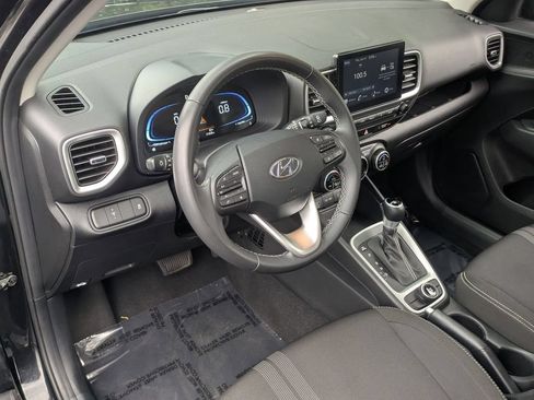 Used 2025 Hyundai Venue SEL FWD image 11
