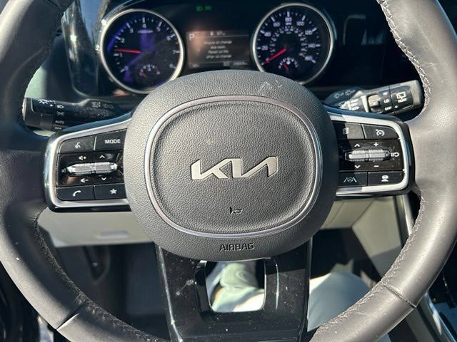 Certified 2024 Kia Carnival EX FWD image 10