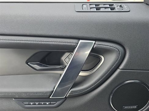 Certified 2025 Land Rover Discovery Sport Dynamic SE image 30