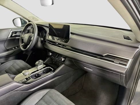 Used 2025 Mitsubishi Outlander SE FWD image 33