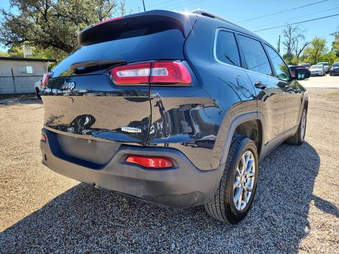 Used 2018 Jeep Cherokee Latitude Plus image 8