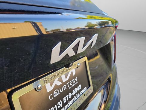 Used 2024 Kia Sorento LX FWD image 31