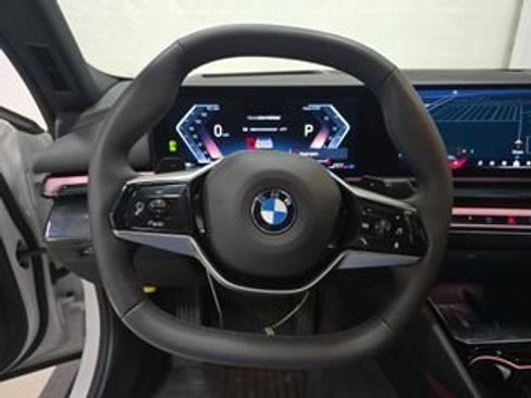 Used 2025 BMW 540i xDrive image 7