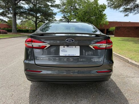 Used 2019 Ford Fusion Titanium FWD image 4