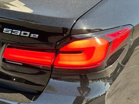 Used 2021 BMW 530e w/ Convenience Package image 26