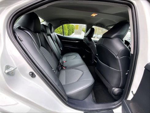 Used 2022 Toyota Camry SE w/ Carpet Mat Package (TMS) image 16