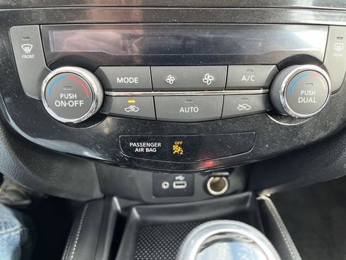 Used 2019 Nissan Rogue SL AWD/4WD image 17