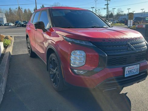 Used 2024 Mitsubishi Outlander SE Black Edition image 6