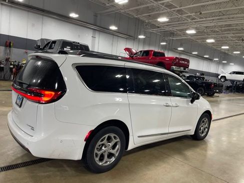 Used 2023 Chrysler Pacifica Limited w/ Uconnect Theater Family Group AWD/4WD image 3