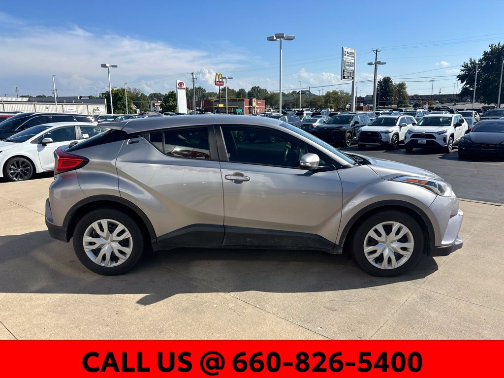 Used 2019 Toyota C-HR LE FWD image 4