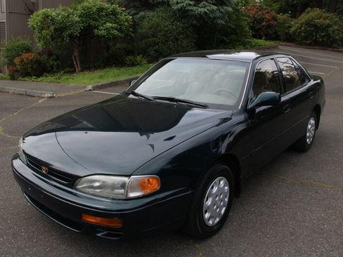 Used 1995 Toyota Camry LE FWD image 1