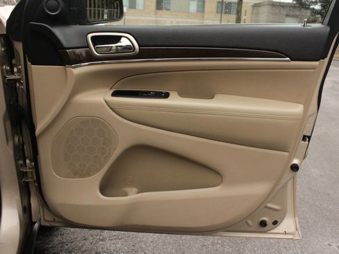 Used 2015 Jeep Grand Cherokee Limited image 23