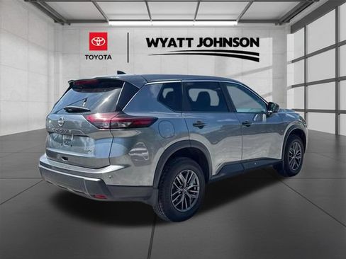Used 2025 Nissan Rogue S AWD/4WD image 6