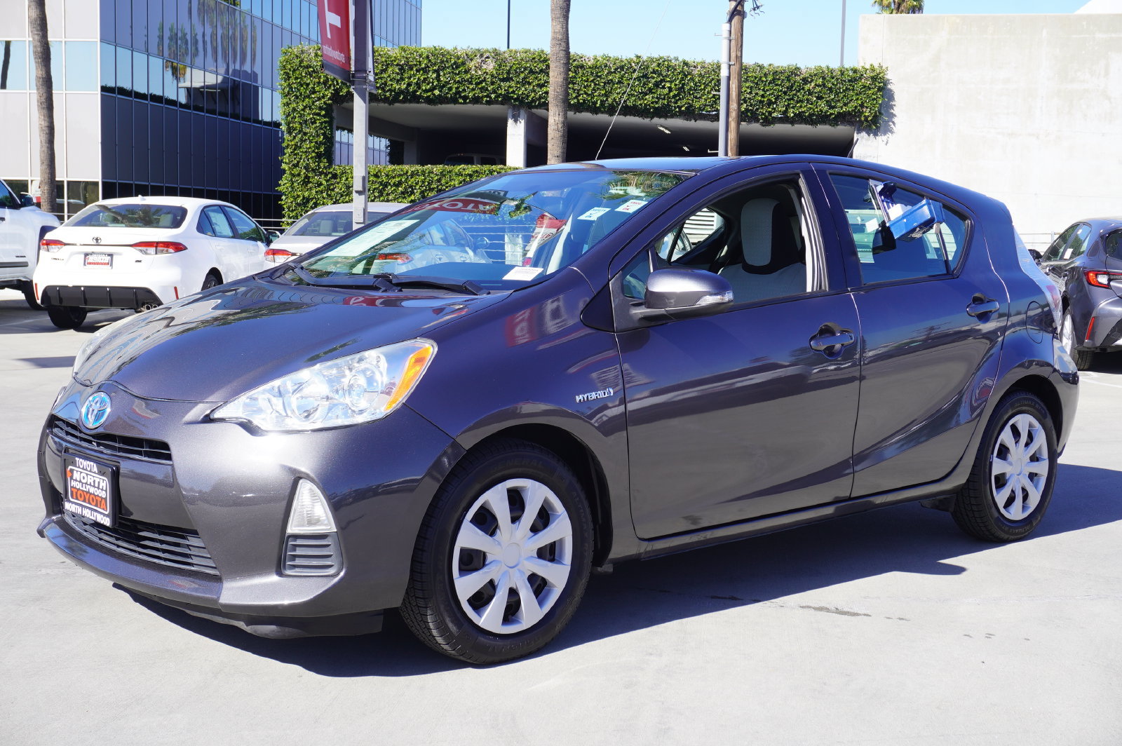 Used 2014 Toyota Prius C One FWD image 4