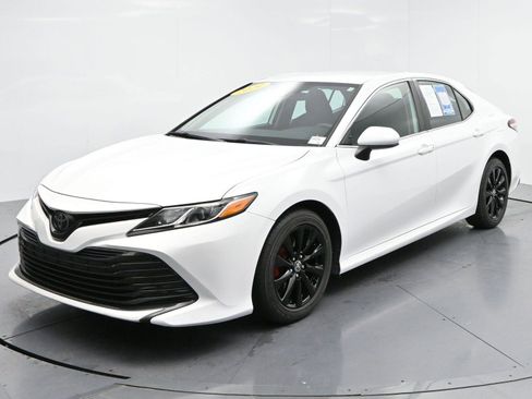 Used 2020 Toyota Camry LE FWD image 3