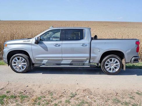Used 2023 Chevrolet Silverado 1500 High Country w/ High Country Premium Package AWD/4WD image 3
