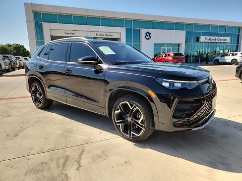 Certified 2025 Volkswagen Tiguan SEL R-Line AWD/4WD image 8