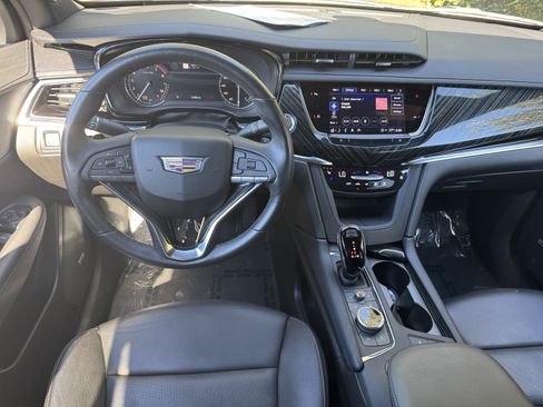 Used 2025 Cadillac XT6 Premium Luxury image 57