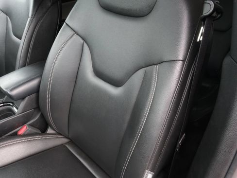 Certified 2025 Jeep Compass Limited AWD/4WD image 22