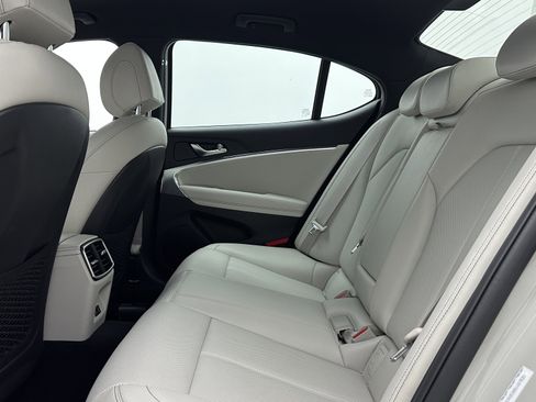 Used 2025 Genesis G70 2.5T image 30