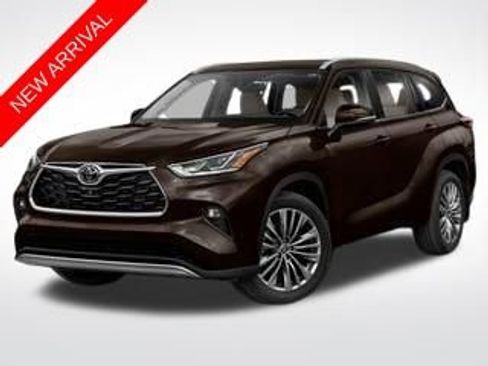 Used 2022 Toyota Highlander Platinum image 1