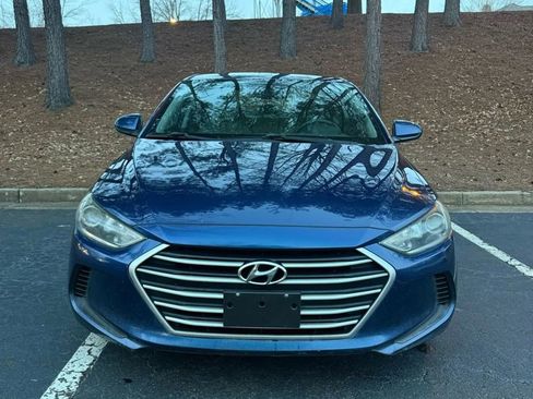 Used 2017 Hyundai Elantra SE image 2