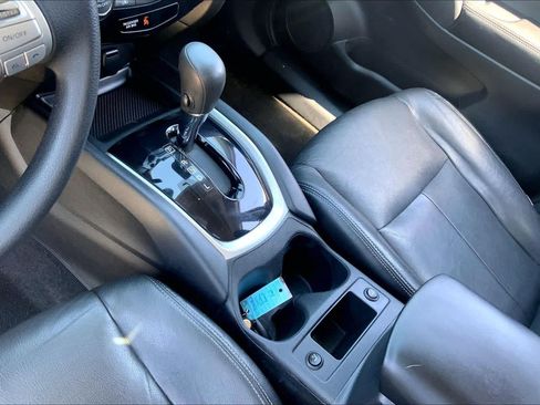 Used 2014 Nissan Rogue SV w/ SV Premium Package FWD image 15