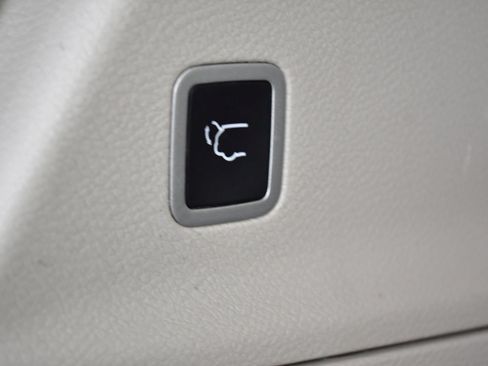 Used 2023 Chrysler Pacifica Touring-L FWD image 9