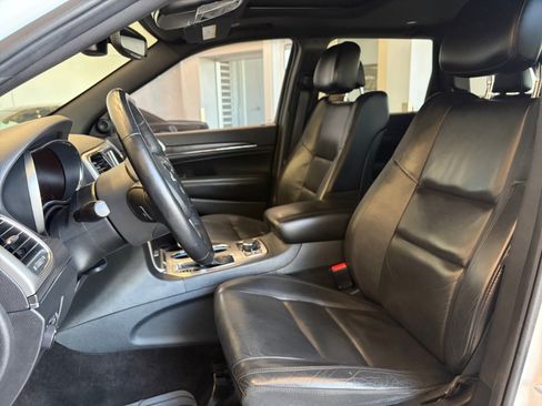 Used 2018 Jeep Grand Cherokee Limited AWD/4WD image 9