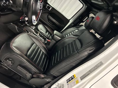 Used 2023 Jeep Wrangler Unlimited Rubicon w/ Cold Weather Group AWD/4WD image 12
