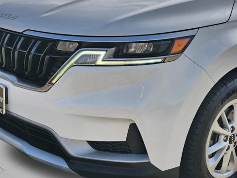 Used 2023 Kia Carnival LX image 32