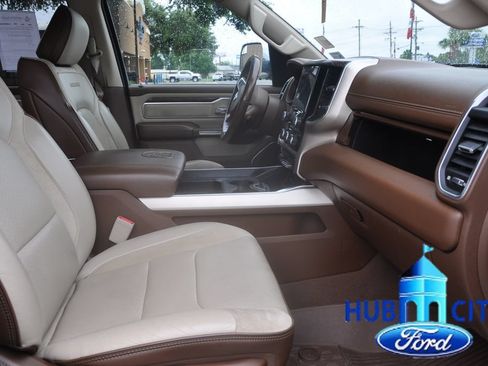 Used 2019 RAM 1500 Laramie AWD/4WD image 16