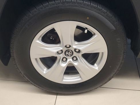 Used 2020 Toyota RAV4 XLE w/ Convenience Package image 4
