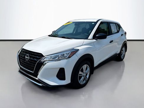 Used 2022 Nissan Kicks S FWD image 3